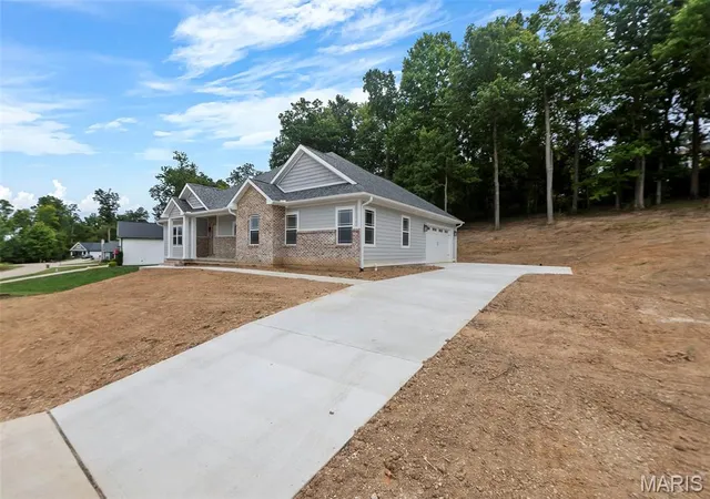 Photo 3 of Single family home for sale at 236 Stepping Stone Way, Cape Girardeau, MO 63701 | MLS# MIS26061351 | Listing updated on 2026-09-23