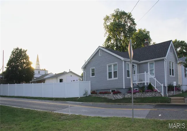 Photo 2 of Single family home for sale at 1457 Wachtel Dr, Saint Louis, MO 63125 | MLS# MIS26061352 | Listing updated on 2026-09-29
