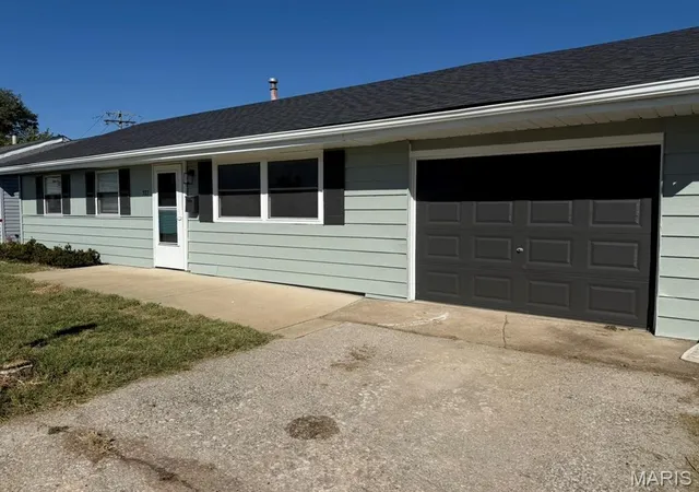 Photo 1 of Single family home for sale at 137 Charlene St, East Alton, IL 62024 | MLS# MIS26061357 | Listing updated on 2026-10-07