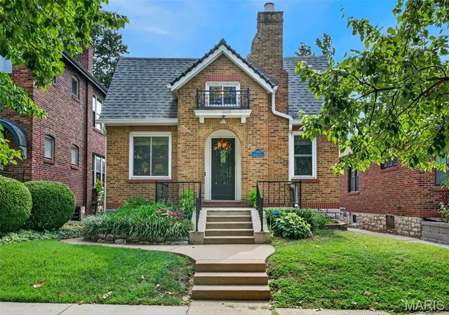 Photo 2 of Single family home for sale at 5460 Rhodes Ave, Saint Louis, MO 63109 | MLS# MIS26061359 | Listing updated on 2026-10-04