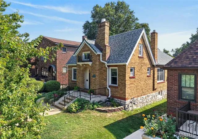 Photo 3 of Single family home for sale at 5460 Rhodes Ave, Saint Louis, MO 63109 | MLS# MIS26061359 | Listing updated on 2026-10-04