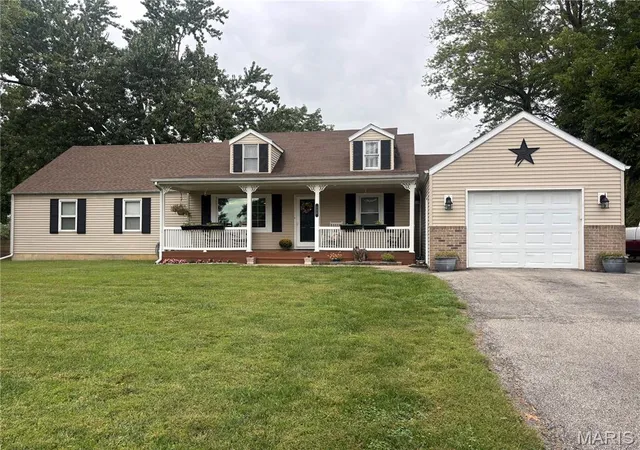 Photo 1 of Single family home for sale at 120 Oakland Dr, Hannibal, MO 63401 | MLS# MIS26061360 | Listing updated on 2026-09-30