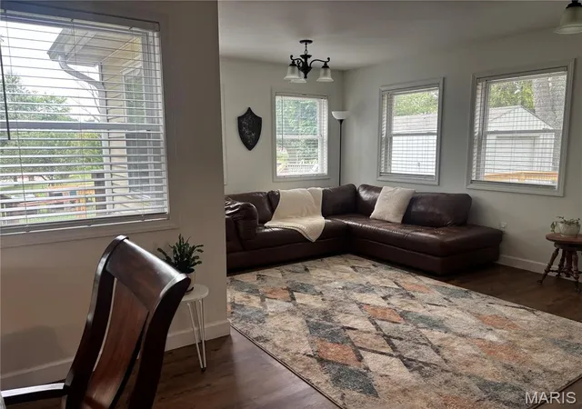 Photo 4 of Single family home for sale at 120 Oakland Dr, Hannibal, MO 63401 | MLS# MIS26061360 | Listing updated on 2026-09-30