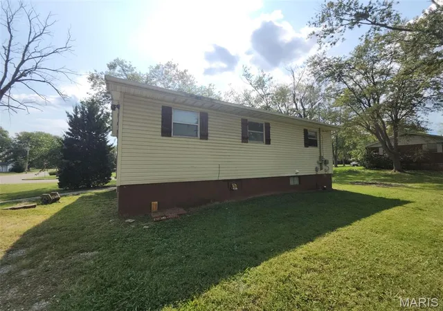 Photo 3 of Single family home for sale at 505 Edward St, Farmington, MO 63640 | MLS# MIS26061372 | Listing updated on 2026-09-23