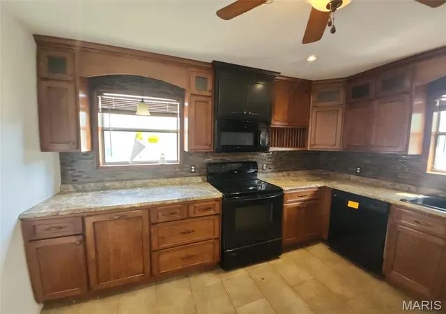 Photo 4 of Single family home for sale at 505 Edward St, Farmington, MO 63640 | MLS# MIS26061372 | Listing updated on 2026-09-23