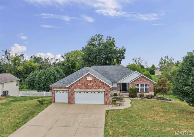 Photo 2 of Single family home for sale at 8929 Wendell Crk Dr, Saint Jacob, IL 62281 | MLS# MIS26061381 | Listing updated on 2026-09-24