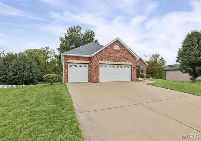 Photo 3 of Single family home for sale at 8929 Wendell Crk Dr, Saint Jacob, IL 62281 | MLS# MIS26061381 | Listing updated on 2026-09-24