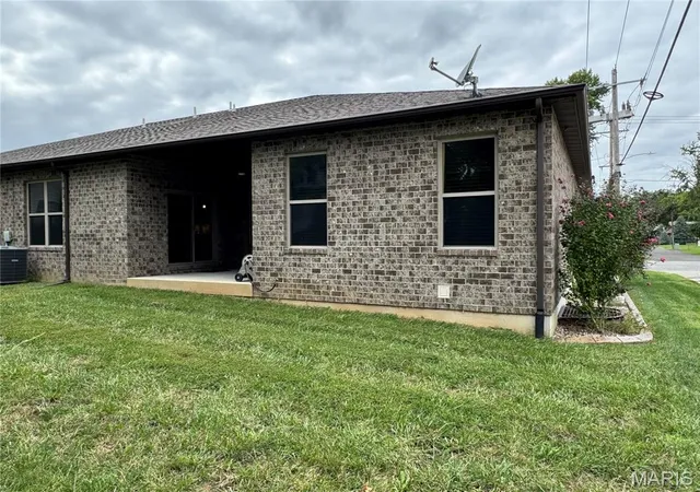 Photo 2 of House for sale at 132 E Locust St, Columbia, IL 62236 | MLS# MIS26061383 | Listing updated on 2026-09-24
