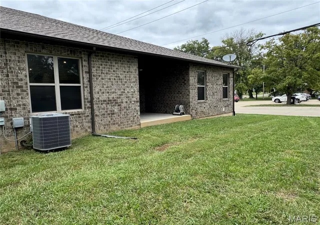 Photo 4 of House for sale at 132 E Locust St, Columbia, IL 62236 | MLS# MIS26061383 | Listing updated on 2026-09-24
