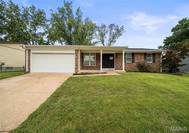 Photo 1 of Sale Pending at 1365 Twin Trails Ct, Fenton, MO 63026 | MLS# MIS26061389 | Listing updated on 2026-10-02