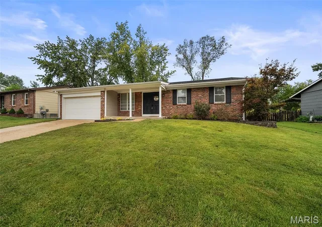 Photo 2 of Sale Pending at 1365 Twin Trails Ct, Fenton, MO 63026 | MLS# MIS26061389 | Listing updated on 2026-10-02