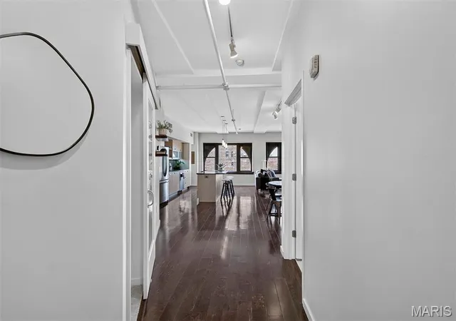 Photo 2 of Condo for sale at 915 Olive St #1404, Saint Louis, MO 63101 | MLS# MIS26061391 | Listing updated on 2026-09-23
