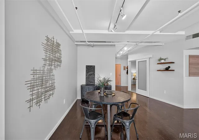 Photo 4 of Condo for sale at 915 Olive St #1404, Saint Louis, MO 63101 | MLS# MIS26061391 | Listing updated on 2026-09-23