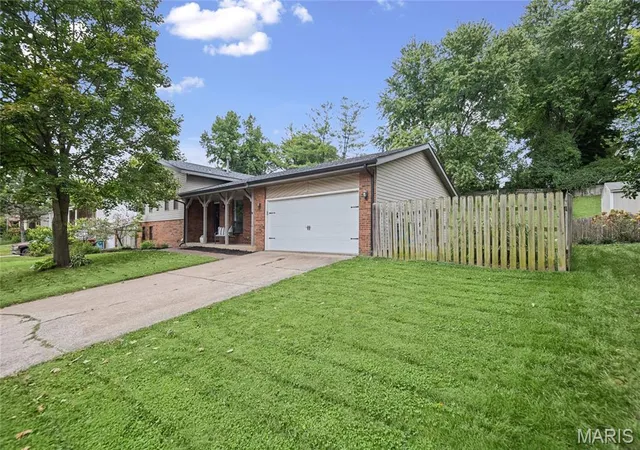 Photo 4 of Single family home for sale at 69 Glendale Dr, Glen Carbon, IL 62034 | MLS# MIS26061392 | Listing updated on 2026-09-30