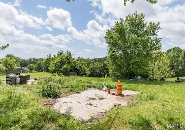 Photo 4 of Single family home for sale at 5340 Studer Ln, Saint Louis, MO 63128 | MLS# MIS26061393 | Listing updated on 2026-10-01