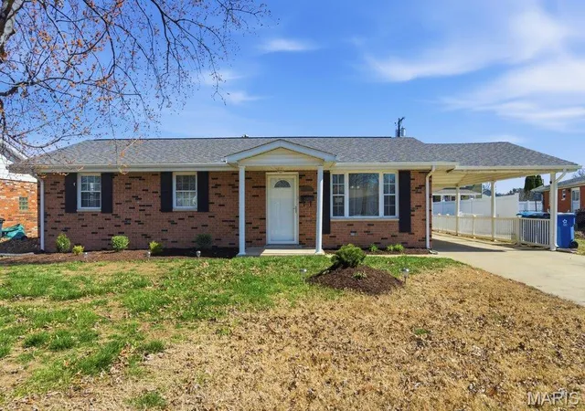 Photo 2 of Single family home for sale at 3320 Village Ln, Granite City, IL 62040 | MLS# MIS26061403 | Listing updated on 2026-09-25