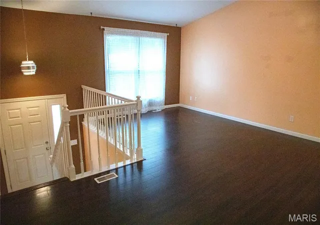 Photo 2 of Sale Pending at 3014 Bluffwood Dr, Saint Charles, MO 63301 | MLS# MIS26061404 | Listing updated on 2026-09-27