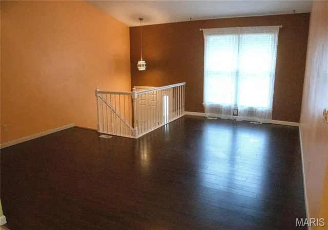 Photo 3 of Sale Pending at 3014 Bluffwood Dr, Saint Charles, MO 63301 | MLS# MIS26061404 | Listing updated on 2026-09-27