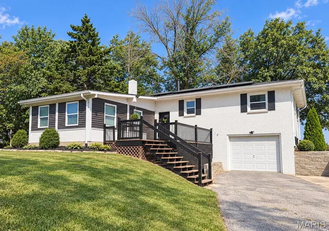 Photo 3 of Single family home for sale at 7962 State Route 140, Edwardsville, IL 62025 | MLS# MIS26061410 | Listing updated on 2026-10-02