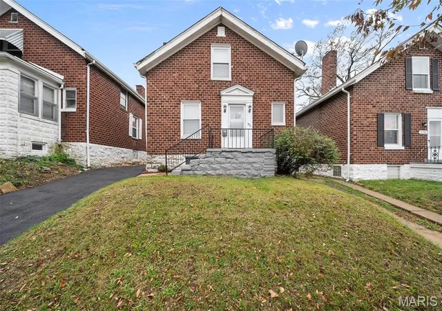 Photo 1 of Single family home for sale at 3706 Neosho St, Saint Louis, MO 63116 | MLS# MIS26061411 | Listing updated on 2026-09-23