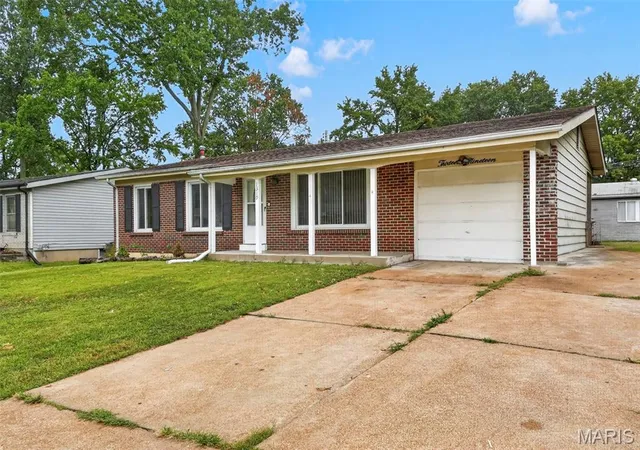 Photo 2 of Single family home for sale at 1319 Coppergate Ln, Saint Louis, MO 63138 | MLS# MIS26061416 | Listing updated on 2026-09-24