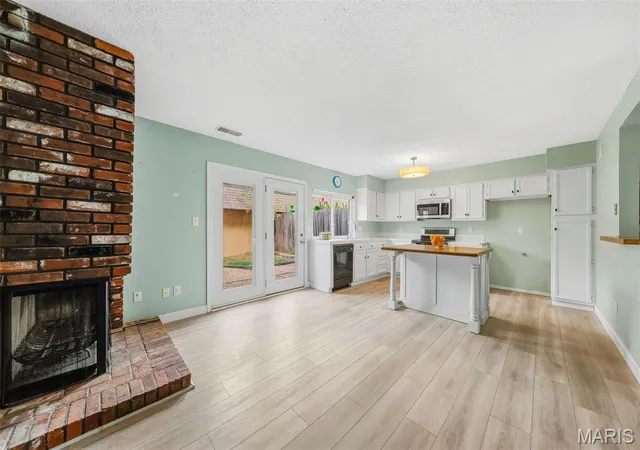 Photo 3 of Sale Pending at 1345 Hampton Rd #C, Saint Charles, MO 63303 | MLS# MIS26061417 | Listing updated on 2026-10-04