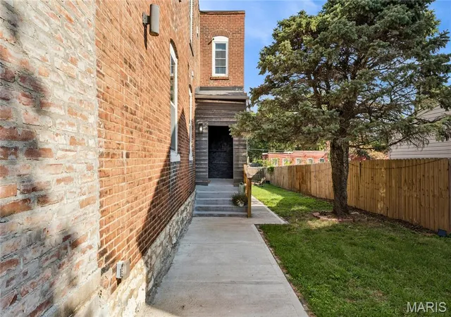 Photo 3 of Sale Pending at 2913 Gasconade St, Saint Louis, MO 63118 | MLS# MIS26061418 | Listing updated on 2026-10-06