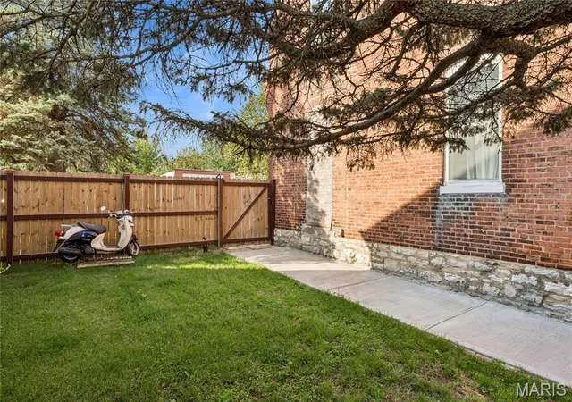 Photo 3 of Sale Pending at 2913 Gasconade St, Saint Louis, MO 63118 | MLS# MIS26061418 | Listing updated on 2026-10-06
