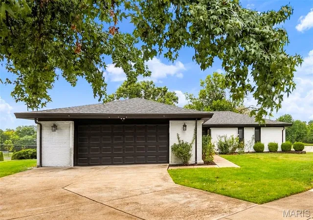 Photo 2 of Single family home for sale at 1018 Van Dyke Dr, Ballwin, MO 63011 | MLS# MIS26061421 | Listing updated on 2026-10-05