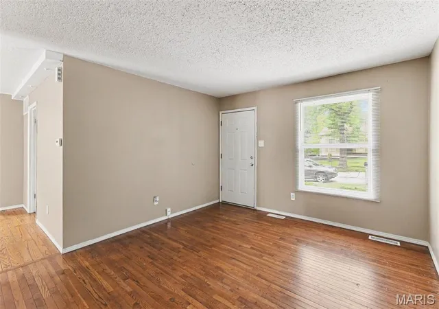 Photo 4 of Single family home for sale at 12995 Verwood Dr, Florissant, MO 63033 | MLS# MIS26061426 | Listing updated on 2026-09-25
