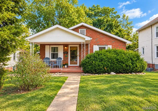 Photo 1 of Sale Pending at 525 Mary Ave, Collinsville, IL 62234 | MLS# MIS26061430 | Listing updated on 2026-09-28
