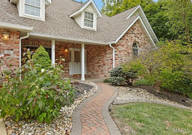 Photo 4 of Sale Pending at 115 Kingsbrooke Blvd, Glen Carbon, IL 62034 | MLS# MIS26061432 | Listing updated on 2026-10-05