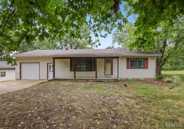 Photo 3 of Single family home for sale at 1476 E Springfield Rd, Sullivan, MO 63080 | MLS# MIS26061445 | Listing updated on 2026-09-24