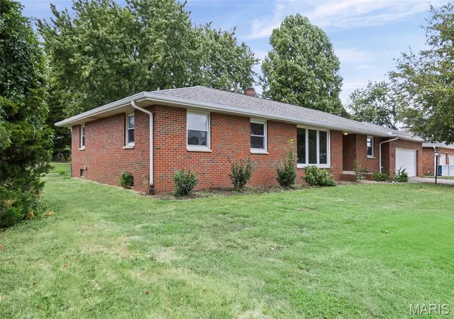 Photo 2 of Single family home for sale at 622 Church Dr, Bethalto, IL 62010 | MLS# MIS26061446 | Listing updated on 2026-10-06
