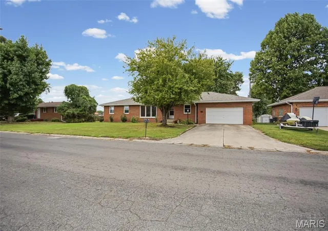 Photo 3 of Single family home for sale at 622 Church Dr, Bethalto, IL 62010 | MLS# MIS26061446 | Listing updated on 2026-10-06
