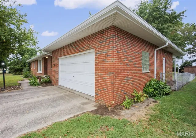 Photo 4 of Single family home for sale at 622 Church Dr, Bethalto, IL 62010 | MLS# MIS26061446 | Listing updated on 2026-10-06