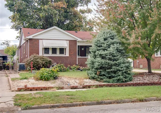 Photo 2 of Sale Pending at 2518 Edison Ave, Granite City, IL 62040 | MLS# MIS26061450 | Listing updated on 2026-10-03