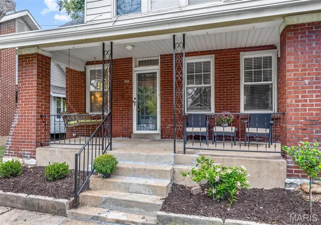 Photo 3 of Sale Pending at 7405 Zephyr Pl, Saint Louis, MO 63143 | MLS# MIS26061457 | Listing updated on 2026-09-29