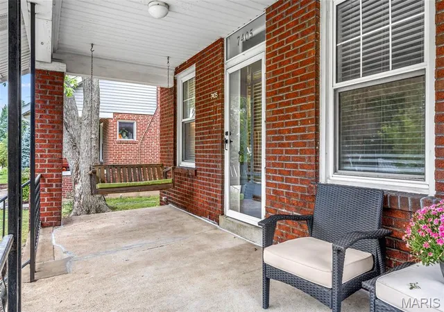 Photo 3 of Sale Pending at 7405 Zephyr Pl, Saint Louis, MO 63143 | MLS# MIS26061457 | Listing updated on 2026-09-29