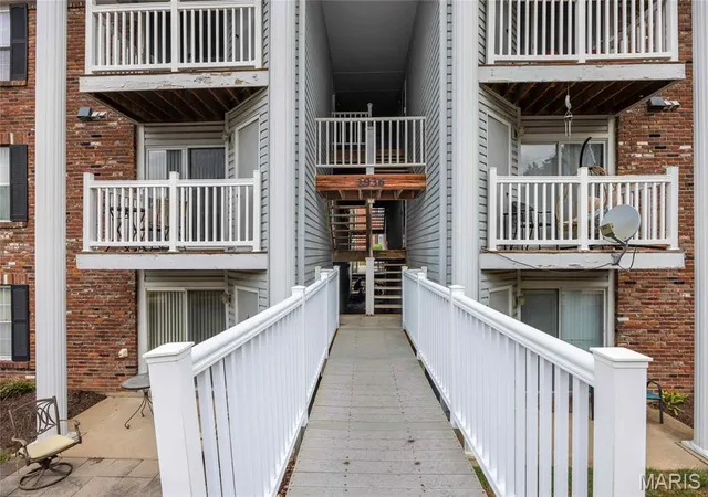 Photo 3 of Condo for sale at 1936 Marine Ter Dr #K, Saint Louis, MO 63146 | MLS# MIS26061458 | Listing updated on 2026-09-29
