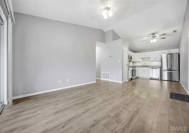 Listing Photo 5 - Condo for sale in building located at 1936 Marine Ter Dr, St. Louis, MO 63146 - Unit #K