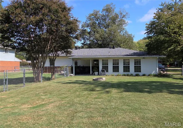 Photo 2 of Sale Pending at 919 Hawthorn Dr, Sikeston, MO 63801 | MLS# MIS26061459 | Listing updated on 2026-10-05