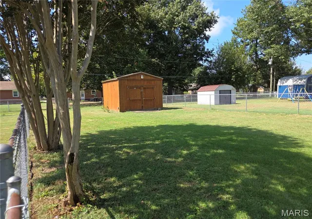 Photo 3 of Sale Pending at 919 Hawthorn Dr, Sikeston, MO 63801 | MLS# MIS26061459 | Listing updated on 2026-10-05