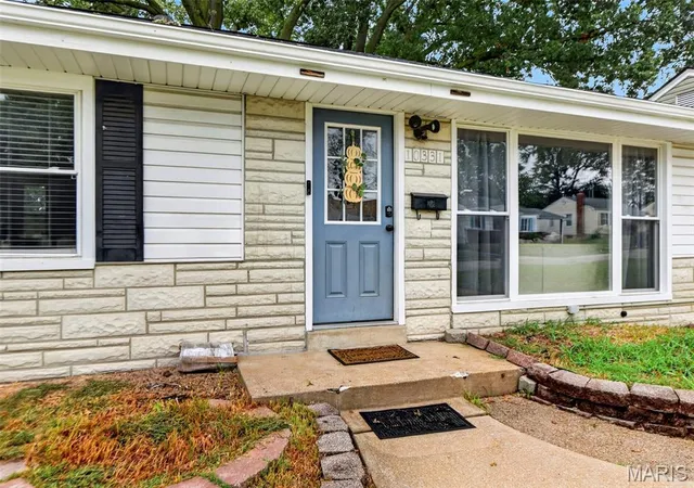 Photo 3 of Single family home for sale at 10331 Saint Katherine Ln, Saint Ann, MO 63074 | MLS# MIS26061461 | Listing updated on 2026-09-28