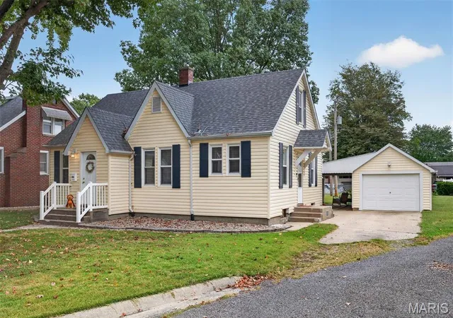 Photo 1 of Single family home for sale at 1615 Maple St, Highland, IL 62249 | MLS# MIS26061462 | Listing updated on 2026-09-23