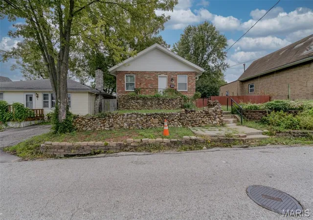 Photo 2 of Single family home for sale at 1036 Wachtel Ave, Saint Louis, MO 63125 | MLS# MIS26061470 | Listing updated on 2026-09-23