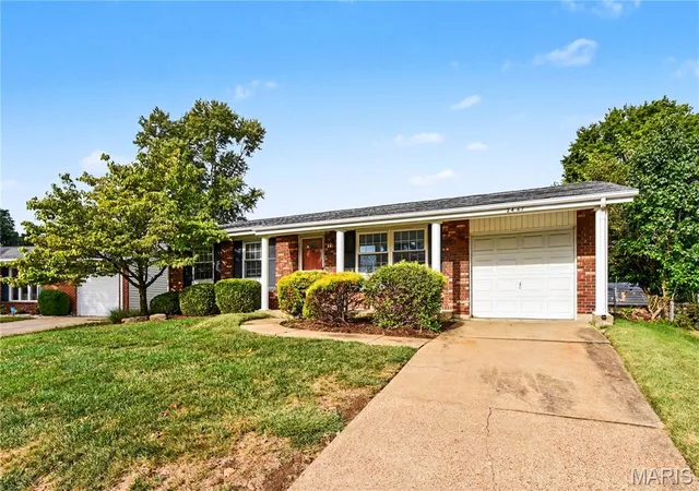 Photo 3 of Single family home for sale at 2467 Wesbay Dr, Maryland Heights, MO 63043 | MLS# MIS26061471 | Listing updated on 2026-09-24