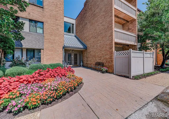 Photo 1 of Condo for sale at 950 E Rue De La Banque #314, Saint Louis, MO 63141 | MLS# MIS26061477 | Listing updated on 2026-09-23