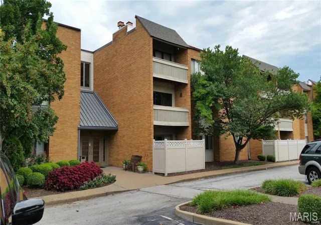 Photo 2 of Condo for sale at 950 E Rue De La Banque #314, Saint Louis, MO 63141 | MLS# MIS26061477 | Listing updated on 2026-09-23