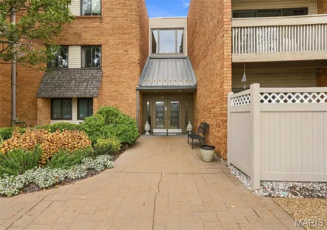 Photo 2 of Condo for sale at 950 E Rue De La Banque #314, Saint Louis, MO 63141 | MLS# MIS26061477 | Listing updated on 2026-10-01